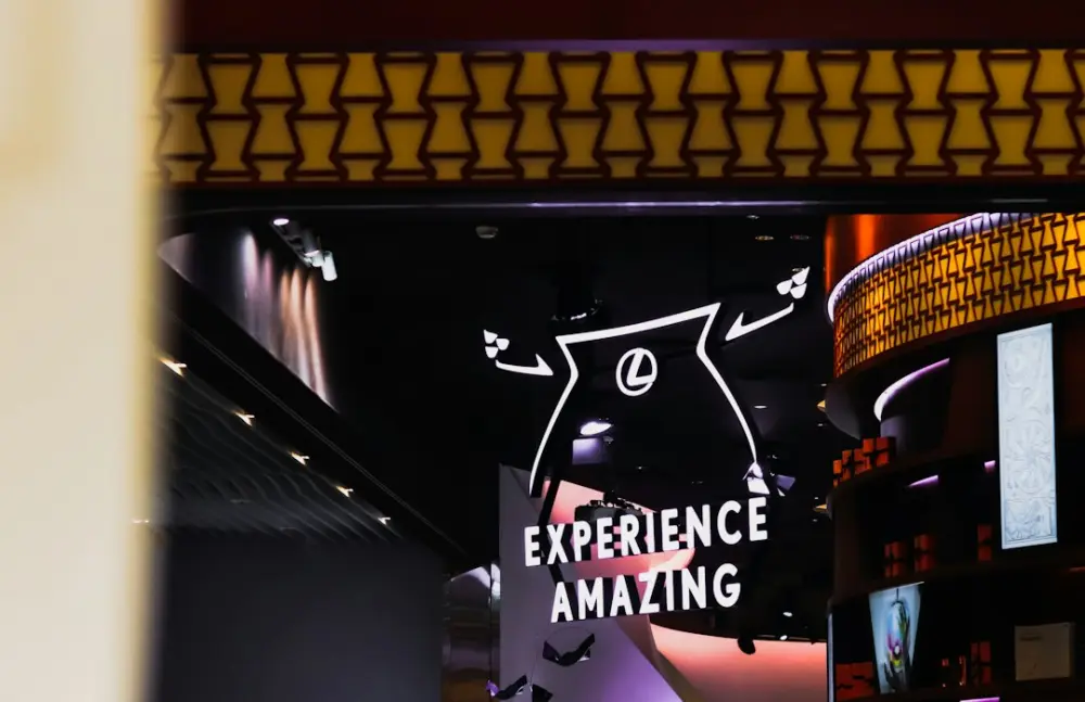 A sign that says experience is amazing, illustrating live experience